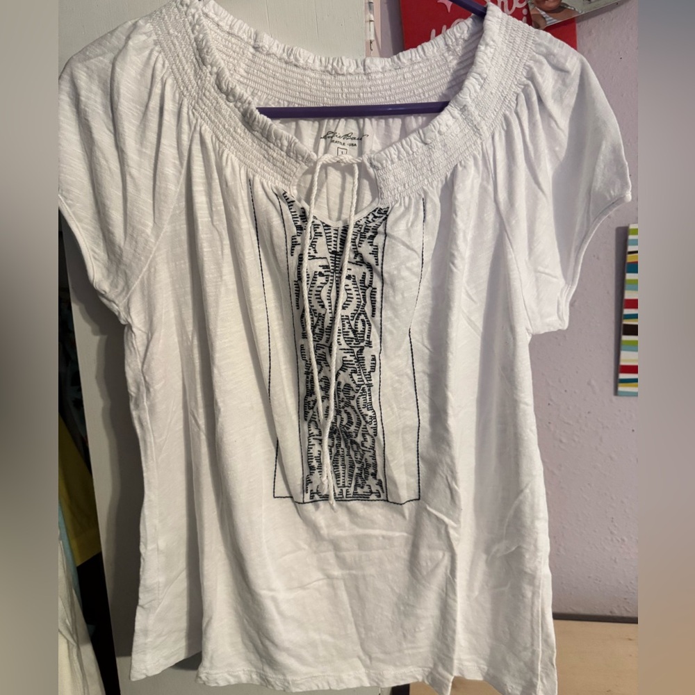 Eddie Bauer White Smocked Peasant Top with Navy Blue Embroidery Women’s Large